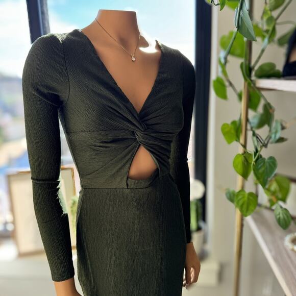 NWT-Blue Rain of Francesca's-Cali Twist-Front Keyhole Green Midi Dress-Size: S - Picture 10 of 10